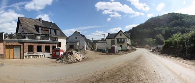 Die Straße von Fuchshofen nach Insul in Schuld